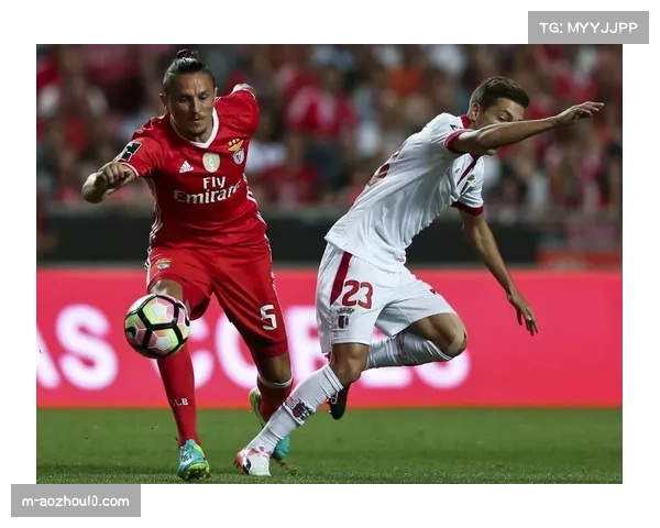 欧冠第五轮阿贾克斯对阵本菲卡 两支球队为荣誉而战